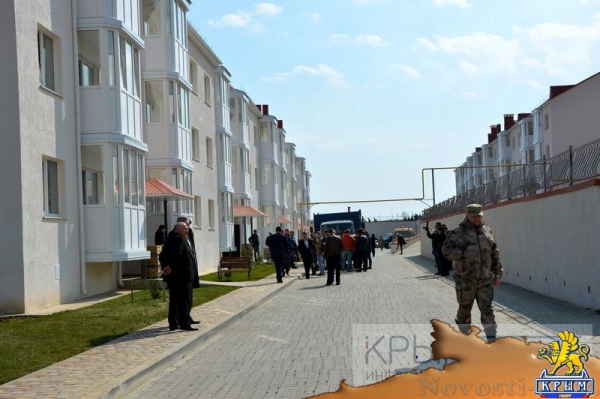 Переселенцы с санитарной зоны Крымского моста в Керчи заселяются в новые квартиры (ФОТОРЕПОРТАЖ) - «Политика Крыма» Переселенцы с санитарной зоны Крымского моста в Керчи заселяются в новые квартиры (ФОТОРЕПОРТАЖ) - «Политика Крыма»