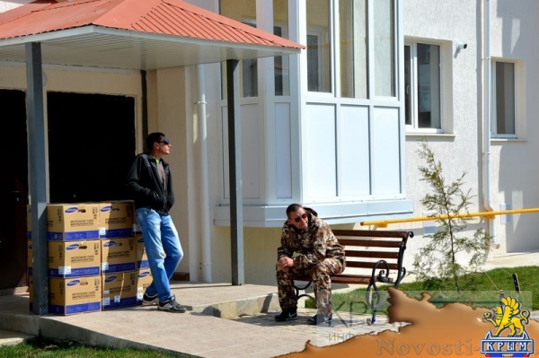 Переселенцы с санитарной зоны Крымского моста в Керчи заселяются в новые квартиры (ФОТОРЕПОРТАЖ) - «Политика Крыма» Переселенцы с санитарной зоны Крымского моста в Керчи заселяются в новые квартиры (ФОТОРЕПОРТАЖ) - «Политика Крыма»