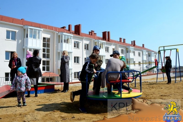 Переселенцы с санитарной зоны Крымского моста в Керчи заселяются в новые квартиры (ФОТОРЕПОРТАЖ) - «Политика Крыма» Переселенцы с санитарной зоны Крымского моста в Керчи заселяются в новые квартиры (ФОТОРЕПОРТАЖ) - «Политика Крыма»