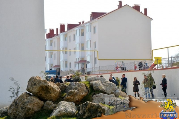 Переселенцы с санитарной зоны Крымского моста в Керчи заселяются в новые квартиры (ФОТОРЕПОРТАЖ) - «Политика Крыма» Переселенцы с санитарной зоны Крымского моста в Керчи заселяются в новые квартиры (ФОТОРЕПОРТАЖ) - «Политика Крыма»