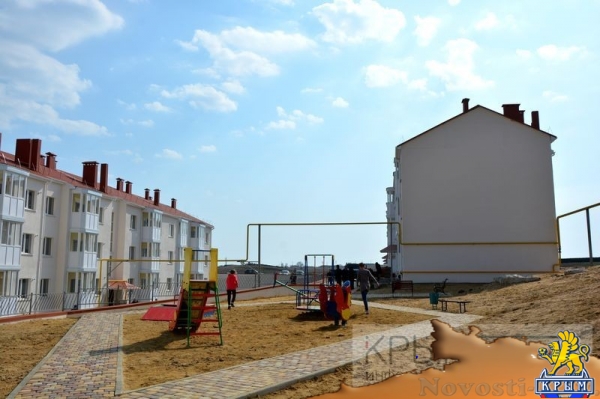 Переселенцы с санитарной зоны Крымского моста в Керчи заселяются в новые квартиры (ФОТОРЕПОРТАЖ) - «Политика Крыма» Переселенцы с санитарной зоны Крымского моста в Керчи заселяются в новые квартиры (ФОТОРЕПОРТАЖ) - «Политика Крыма»