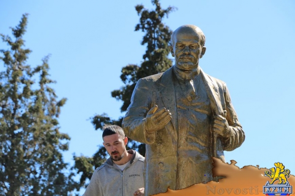 В Судаке Ленина вернули на место (ФОТО) - «Симферополь»