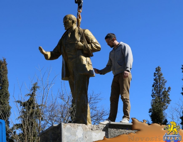 В Судаке Ленина вернули на место (ФОТО) - «Симферополь»