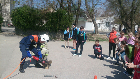 Сергей Шахов: благодаря открытым урокам от спасателей дети проходят уникальную «школу», которая в интересной и игровой форме учит жизненно важным правилам безопасности при чрезвычайных ситуациях - «МЧС»