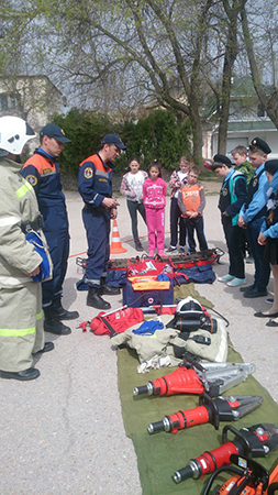 Сергей Шахов: благодаря открытым урокам от спасателей дети проходят уникальную «школу», которая в интересной и игровой форме учит жизненно важным правилам безопасности при чрезвычайных ситуациях - «МЧС»