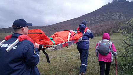 Спасатели «КРЫМ-СПАС» оказали помощь двум пострадавшим туристам - «МЧС»