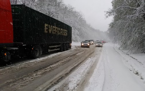 Крымские спасатели оказывали помощь автомобилистам в сложных штормовых погодных условиях - «МЧС» Крымские спасатели оказывали помощь автомобилистам в сложных штормовых погодных условиях - «МЧС»