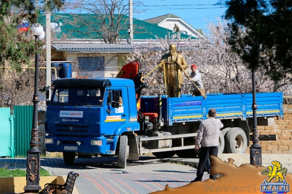 В Судаке восстановили памятник палачу (ФОТО) - «Политика Крыма»