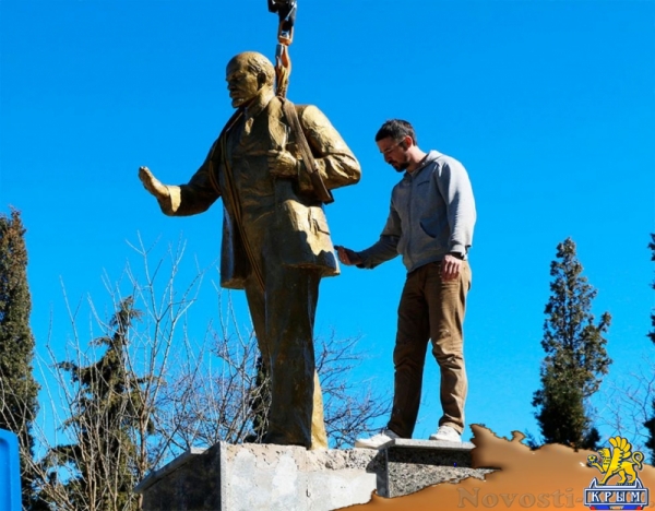 В Судаке восстановили памятник палачу (ФОТО) - «Политика Крыма»