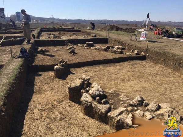 На месте строительства автоподходов к мосту нашли поселение эпохи бронзы - «Керчь» На месте строительства автоподходов к мосту нашли поселение эпохи бронзы - «Керчь»