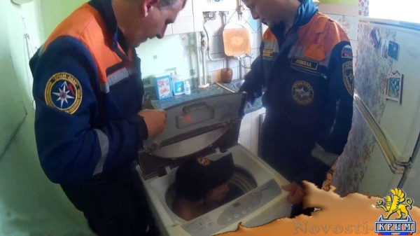 Сотрудники «Крым-Спаса» помогли выбраться из стиральной машины девятилетнему мальчику (ФОТО) - «Политика Крыма»