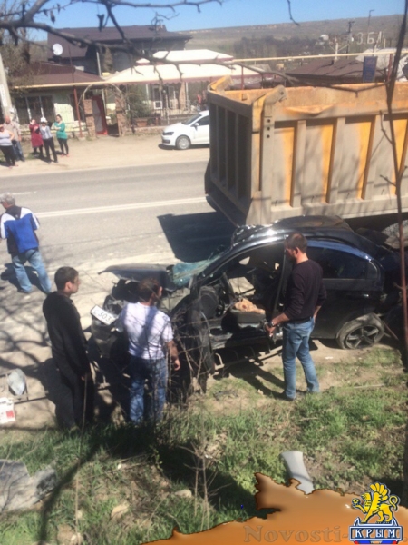 Под Симферополем «КамАЗ» «раздавил» легковушку - «Происшествия»