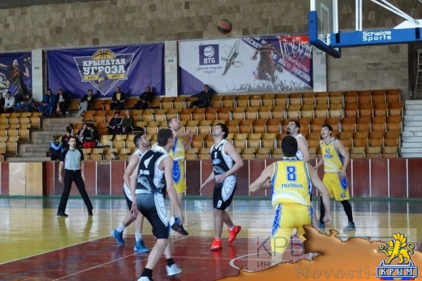 Команда КФУ победила ялтинскую «Волну» и вновь стала потенциальным лидером мужского баскетбольного чемпионата Крыма (ФОТО) - «Спорт Крыма»