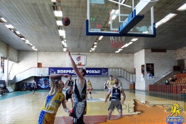 Команда КФУ победила ялтинскую «Волну» и вновь стала потенциальным лидером мужского баскетбольного чемпионата Крыма (ФОТО) - «Спорт Крыма»
