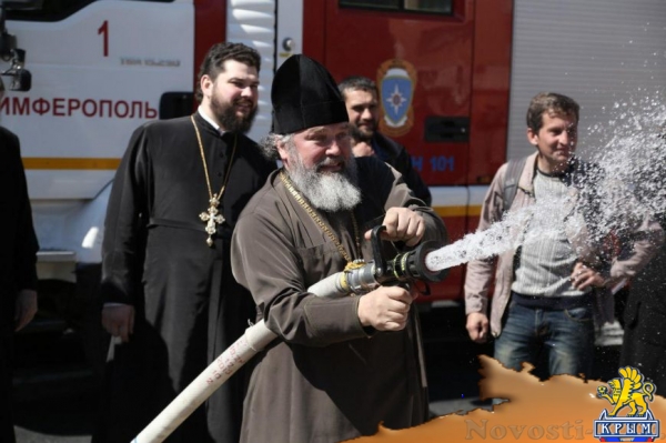 В Симферополе спасатели научили священников бороться с огнем (ФОТО) - «Симферополь» В Симферополе спасатели научили священников бороться с огнем (ФОТО) - «Симферополь»