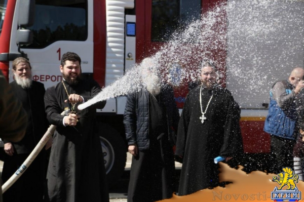 В Симферополе спасатели научили священников бороться с огнем (ФОТО) - «Симферополь» В Симферополе спасатели научили священников бороться с огнем (ФОТО) - «Симферополь»