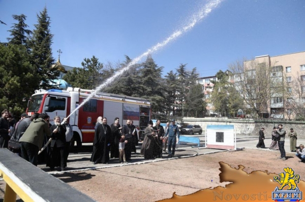 В Симферополе спасатели научили священников бороться с огнем (ФОТО) - «Симферополь» В Симферополе спасатели научили священников бороться с огнем (ФОТО) - «Симферополь»