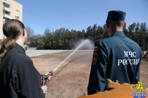 В Симферополе спасатели научили священников бороться с огнем (ФОТО) - «Симферополь» В Симферополе спасатели научили священников бороться с огнем (ФОТО) - «Симферополь»