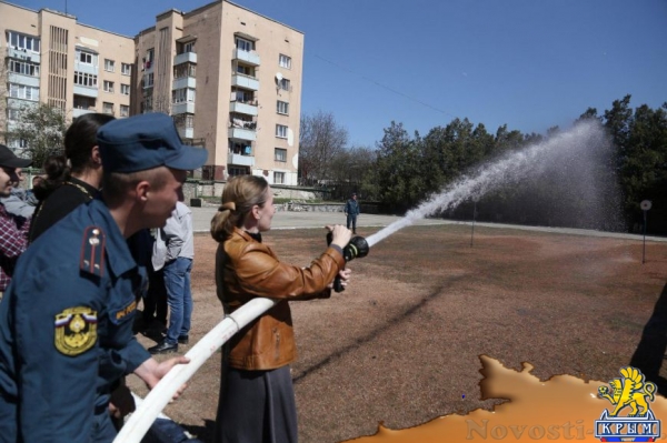 В Симферополе спасатели научили священников бороться с огнем (ФОТО) - «Симферополь» В Симферополе спасатели научили священников бороться с огнем (ФОТО) - «Симферополь»
