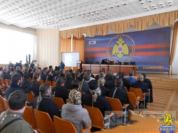 Симферопольские священнослужители отработали навыки пожаротушения (ФОТО, ВИДЕО) - «Общество Крыма»