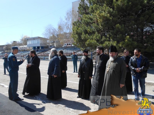 Симферопольские священнослужители отработали навыки пожаротушения (ФОТО, ВИДЕО) - «Общество Крыма»