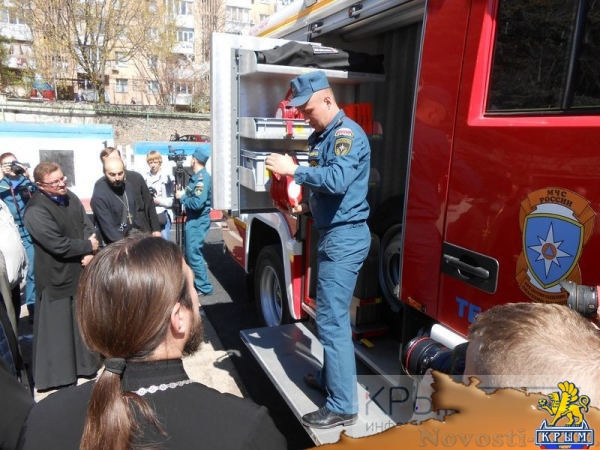 Симферопольские священнослужители отработали навыки пожаротушения (ФОТО, ВИДЕО) - «Общество Крыма»