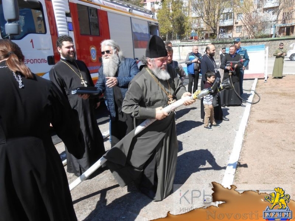 Симферопольские священнослужители отработали навыки пожаротушения (ФОТО, ВИДЕО) - «Общество Крыма»