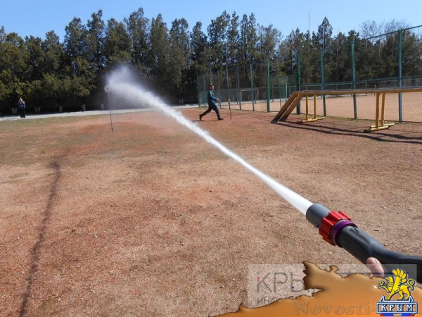 Симферопольские священнослужители отработали навыки пожаротушения (ФОТО, ВИДЕО) - «Общество Крыма»