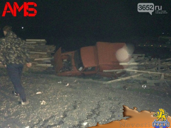 Под Симферополем фургон, помяв BMW, улетел с дороги и перевернулся - «Новости Крыма»