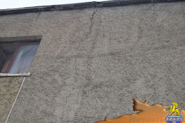 Власти Симферополя пообещали переселить жильцов аварийного дома в переулке Стрелковом, ожидающих этого шесть лет (ФОТО) - «Общество Крыма»