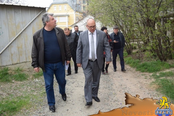 Власти Симферополя пообещали переселить жильцов аварийного дома в переулке Стрелковом, ожидающих этого шесть лет (ФОТО) - «Общество Крыма»