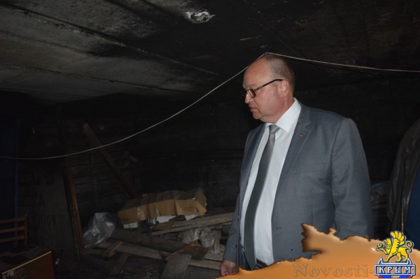 Власти Симферополя пообещали переселить жильцов аварийного дома в переулке Стрелковом, ожидающих этого шесть лет (ФОТО) - «Общество Крыма»