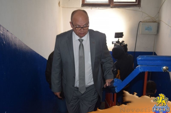 Власти Симферополя пообещали переселить жильцов аварийного дома в переулке Стрелковом, ожидающих этого шесть лет (ФОТО) - «Общество Крыма»