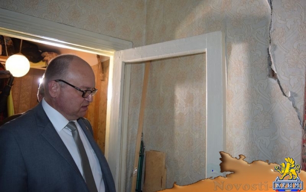 Власти Симферополя пообещали переселить жильцов аварийного дома в переулке Стрелковом, ожидающих этого шесть лет (ФОТО) - «Общество Крыма»