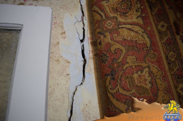 Власти Симферополя пообещали переселить жильцов аварийного дома в переулке Стрелковом, ожидающих этого шесть лет (ФОТО) - «Общество Крыма»