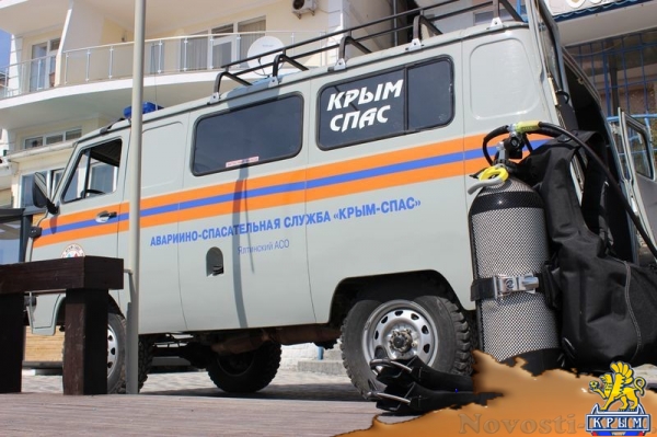 Ялтинские спасатели обследовали дно «Массандровского» пляжа (ФОТО) - «Общество Крыма»