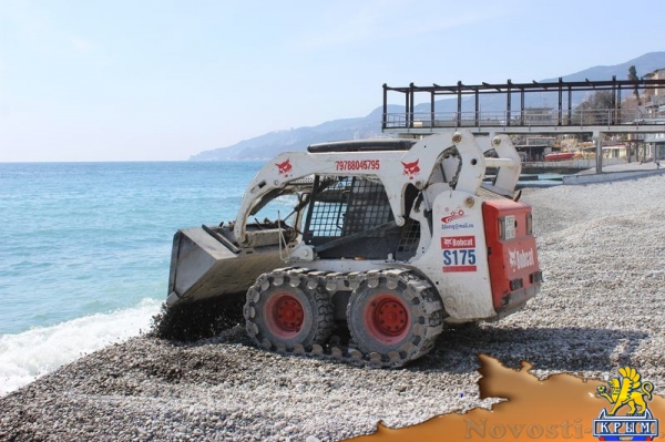 Ялтинские спасатели обследовали дно «Массандровского» пляжа (ФОТО) - «Общество Крыма»