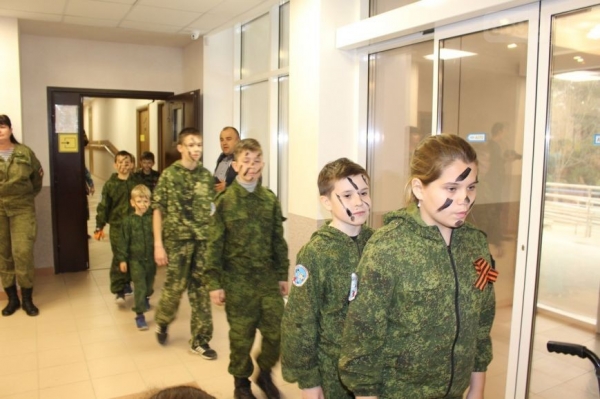 Вчера воспитанники военно-патриотических клубов Севастополя поздравили пожилых людей дома-интерната  - «Новости Севастополя»