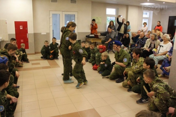 Вчера воспитанники военно-патриотических клубов Севастополя поздравили пожилых людей дома-интерната  - «Новости Севастополя»