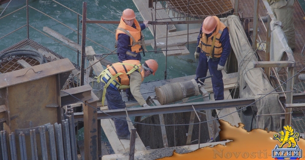 Одну из двух главных опор Керченского моста начали бетонировать - «Керчь»