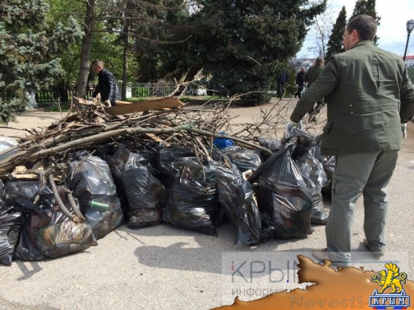 Овсянников и замминистра ЖКХ РФ на городском субботнике закрасили рекламу наркотиков (ФОТО) - «Спорт Крыма»