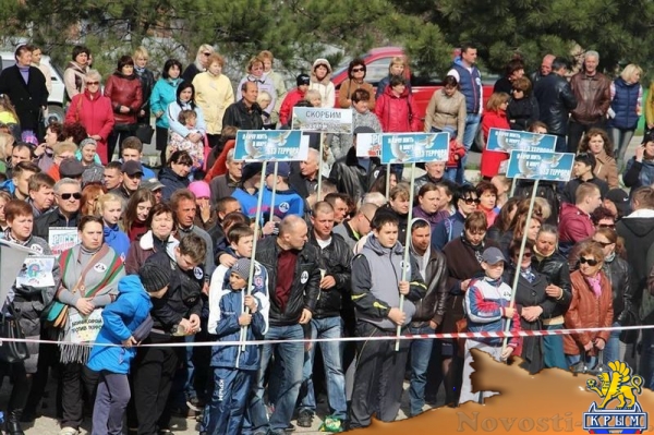 Митинги «Вместе против террора» прошли по всему Крыму: поддержать жителей Санкт-Петербурга вышли десятки тысяч крымчан (ФОТО) - «Спорт Крыма» Митинги «Вместе против террора» прошли по всему Крыму: поддержать жителей Санкт-Петербурга вышли десятки тысяч крымчан (ФОТО) - «Спорт Крыма»