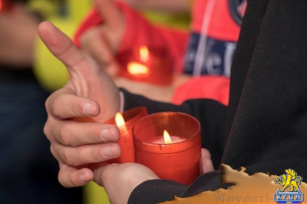 Митинги «Вместе против террора» прошли по всему Крыму: поддержать жителей Санкт-Петербурга вышли десятки тысяч крымчан (ФОТО) - «Спорт Крыма» Митинги «Вместе против террора» прошли по всему Крыму: поддержать жителей Санкт-Петербурга вышли десятки тысяч крымчан (ФОТО) - «Спорт Крыма»