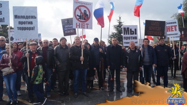 Митинги «Вместе против террора» прошли по всему Крыму: поддержать жителей Санкт-Петербурга вышли десятки тысяч крымчан (ФОТО) - «Спорт Крыма» Митинги «Вместе против террора» прошли по всему Крыму: поддержать жителей Санкт-Петербурга вышли десятки тысяч крымчан (ФОТО) - «Спорт Крыма»