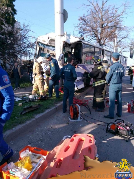 В Севастополе троллейбус на полном ходу врезался в столб: 6 человек в больнице (ФОТО)  - «Происшествия» В Севастополе троллейбус на полном ходу врезался в столб: 6 человек в больнице (ФОТО)  - «Происшествия»