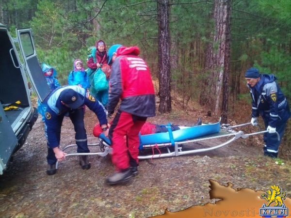 Крымские спасатели оказали помощь в горах двум пожилым туристкам - «Происшествия»