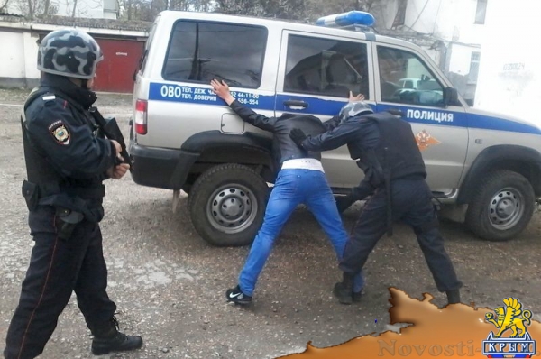 Пьяный крымчанин угрожал водителю муляжом пистолета - «Происшествия»