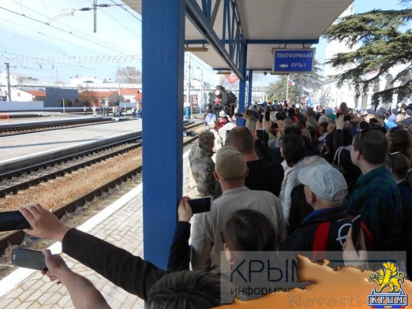 Симферопольцы торжественно встретили «Поезд Победы» (ФОТО) - «Общество Крыма»