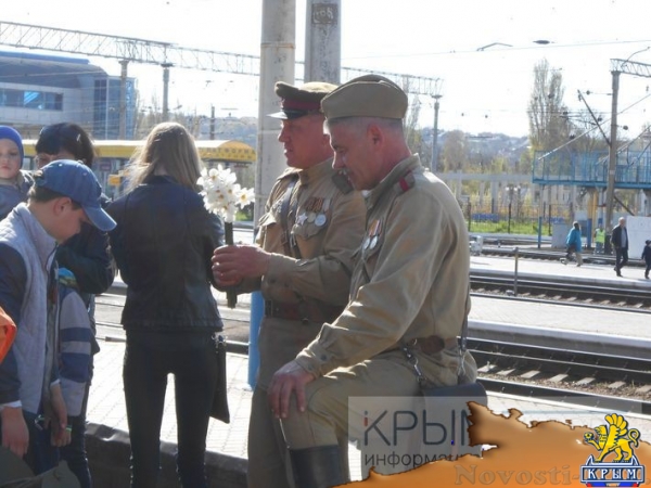 Симферопольцы торжественно встретили «Поезд Победы» (ФОТО) - «Общество Крыма»