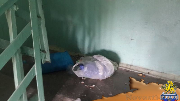 Ялтинцы стали складывать мусор прямо в подъездах - «Общество»